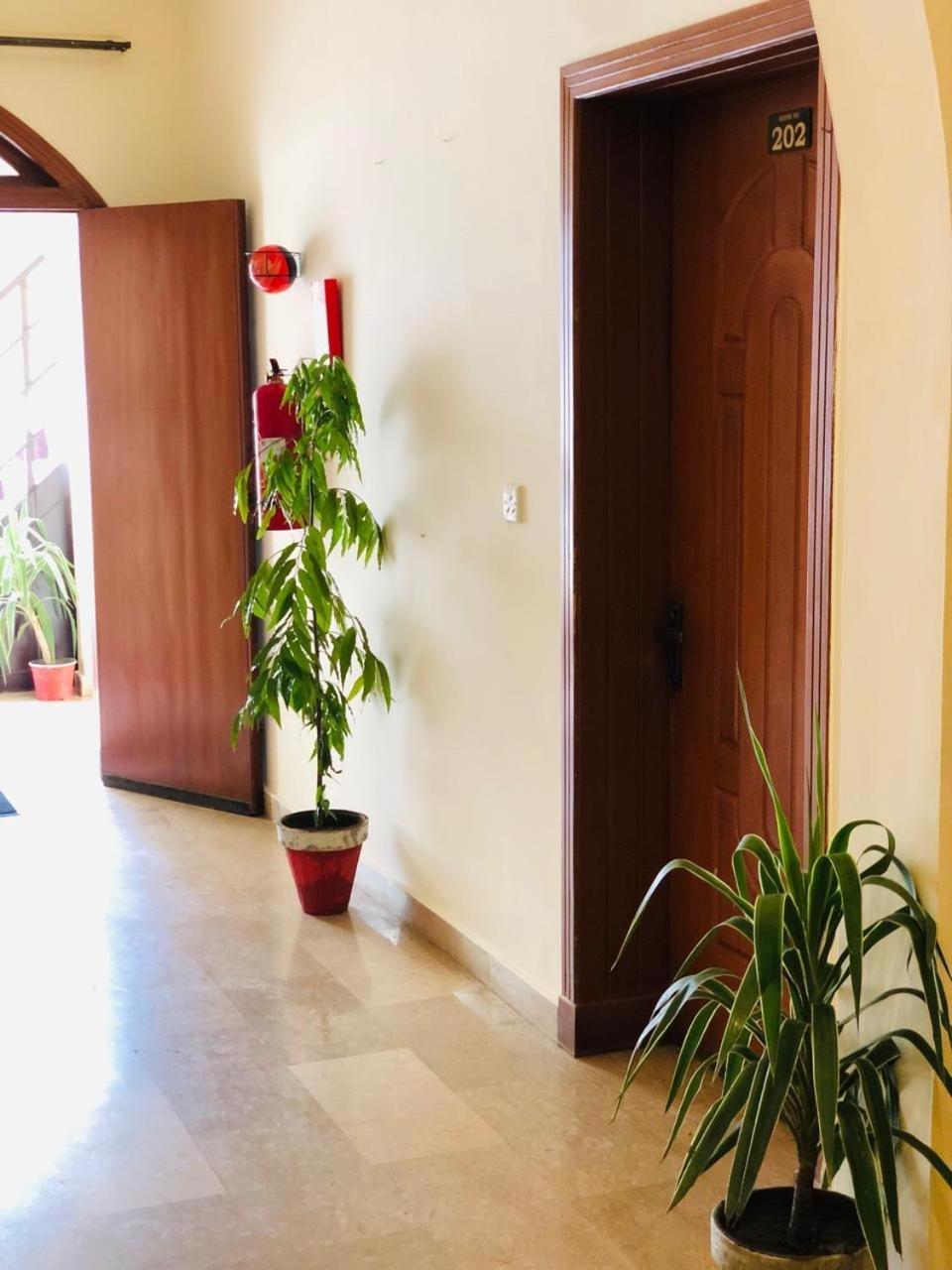 Blue Moon Residency Jinnah Super Islamabad Esterno foto