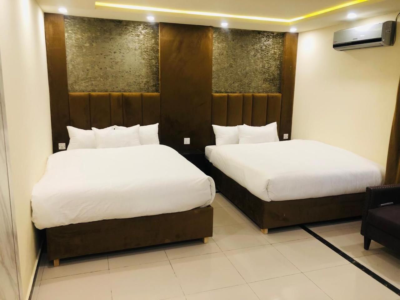 Blue Moon Residency Jinnah Super Islamabad Esterno foto