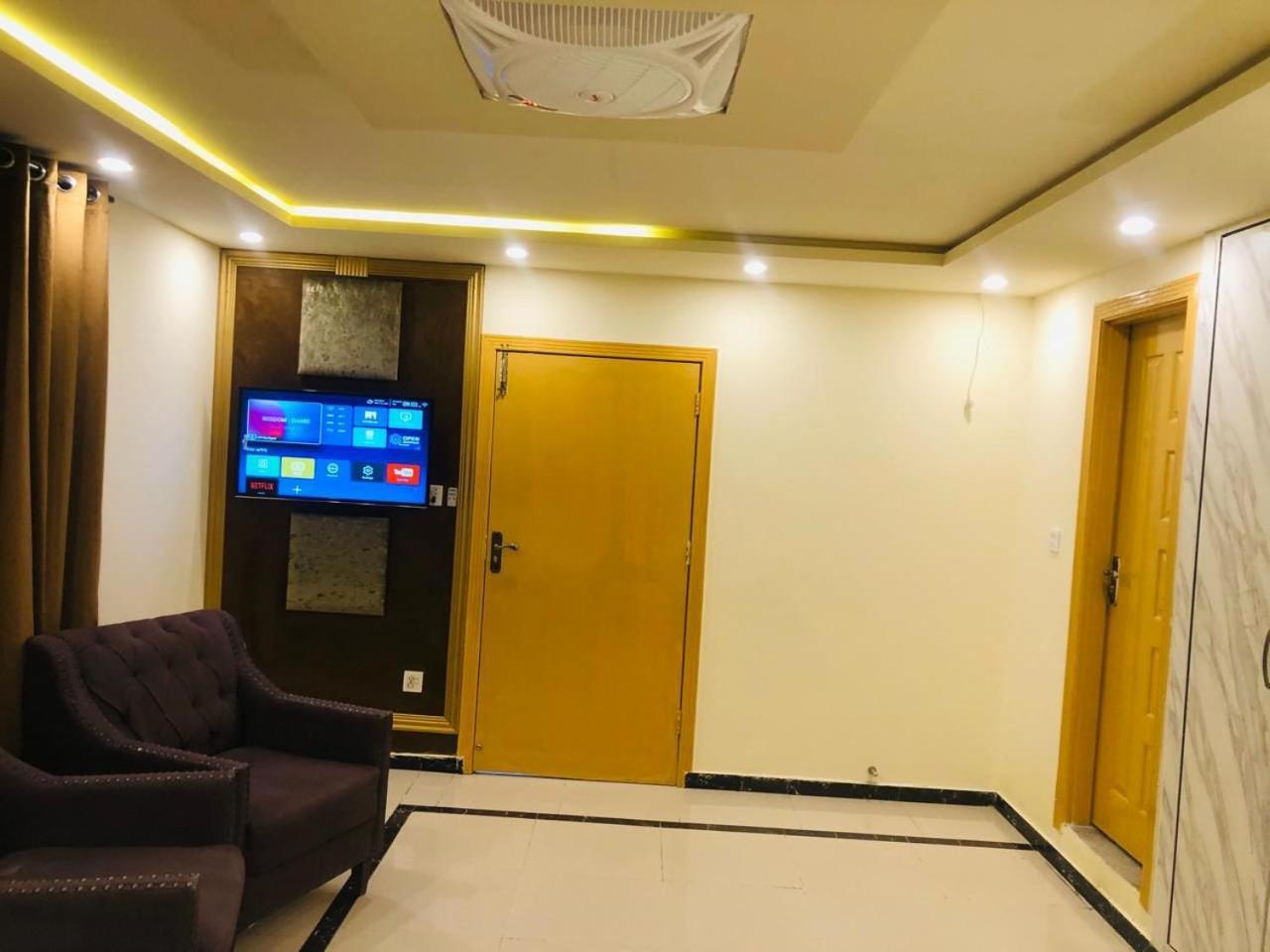 Blue Moon Residency Jinnah Super Islamabad Esterno foto
