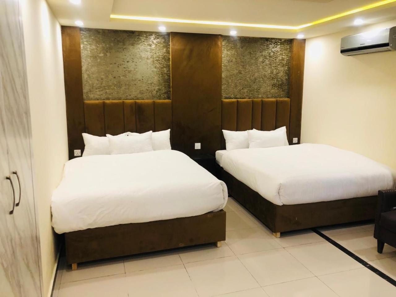 Blue Moon Residency Jinnah Super Islamabad Esterno foto