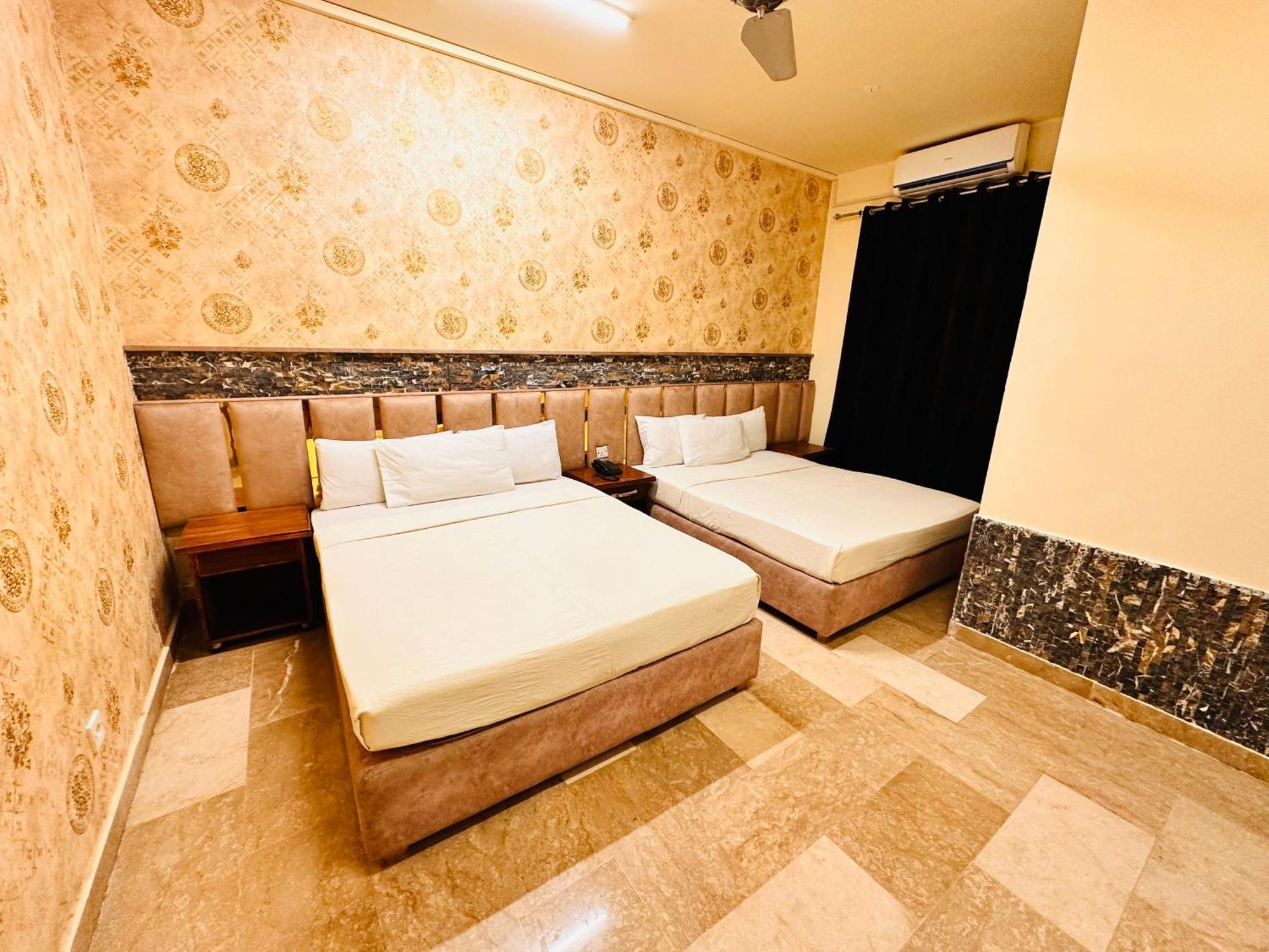 Blue Moon Residency Jinnah Super Islamabad Esterno foto