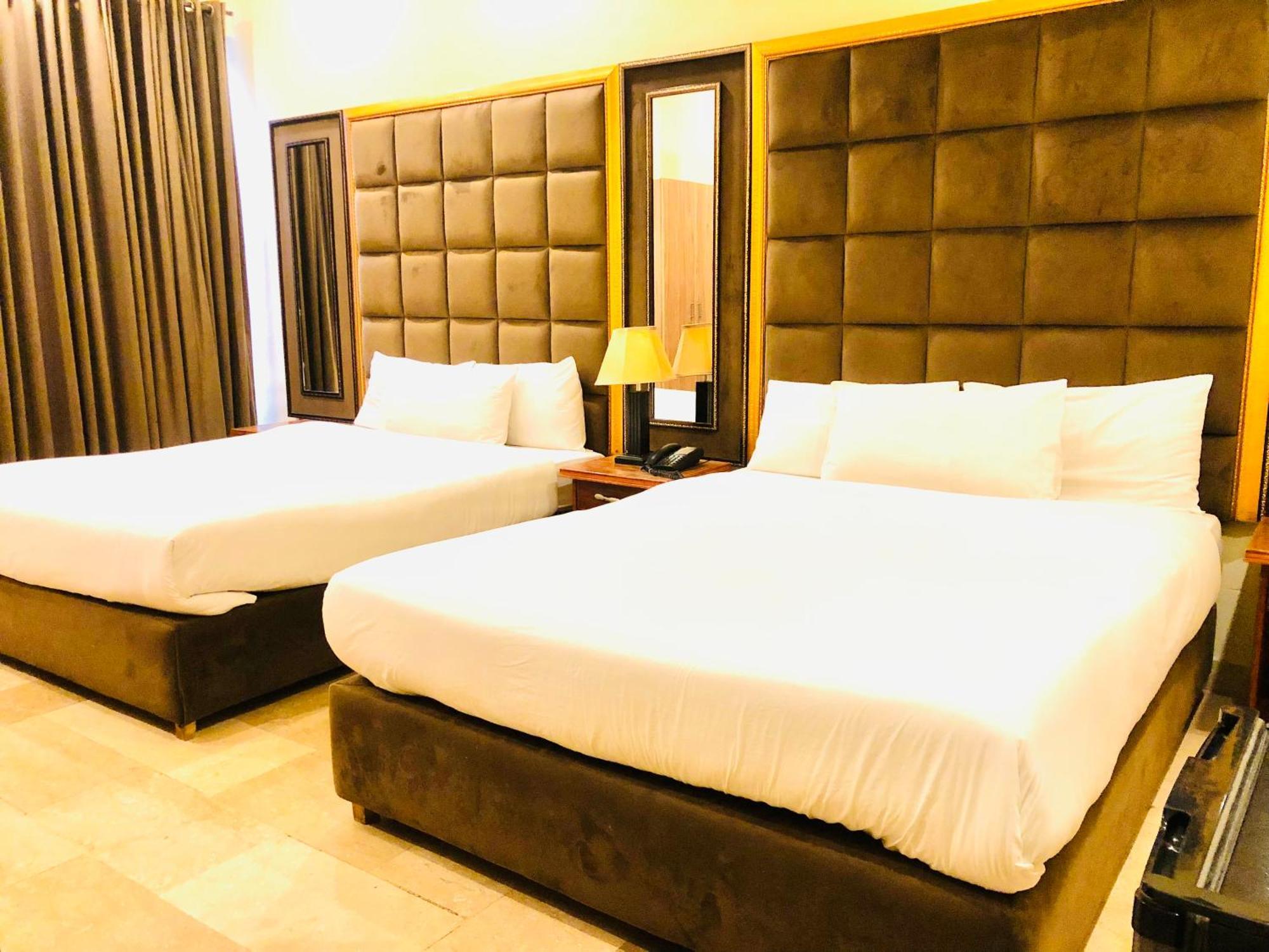 Blue Moon Residency Jinnah Super Islamabad Esterno foto